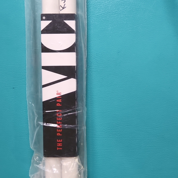 Vic signed drumsticks - Picture 3 of 3